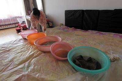 南充楼上漏水，住户失联，小区没物管，业主维权难！律师来支招……